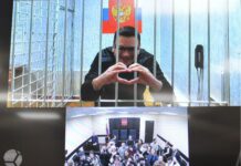 Родители, адвокаты и многочисленная группа поддержки Ильи Яшина — в объективе SOTAvision