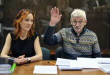 «Может быть, это слово действительно последнее. Недаром я пришел сюда с сумкой», — правозащитник Олег Орлов в суде