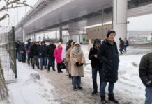 Очередь на собрание по созданию инициативной группы для выдвижения в президенты Екатерины Дунцовой