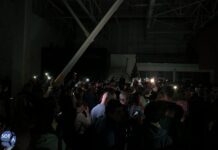 В здании, где проводится собрание инициативной группы Екатерины Дунцовой, выключился свет. Причины пока неизвестны