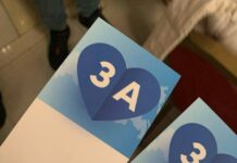 «За кого вообще голосование? Я не знаю»: в гостинице «Космос» возле ВДНХ продолжается сбор подписей в поддержку кандидата в президенты РФ Александры Тищенко