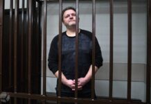 Еще 2,5 года колонии назначили экс-губернатору Кировской области Никите Белых. Но тут же освободили от наказания по истечению срока давности