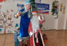 «О каких семейных ценностях может идти речь, если снегурочку-переростка играет парень». Администрации школы в Приморье пришлось извиняться за физрука в костюме Снегурочки на детском утреннике