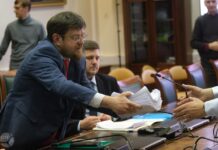 «Кого потом будем выбирать?». Очередные кандидаты подали документы в ЦИК, чтобы принять участие в выборах президента РФ-2024