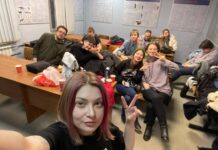 Задержанных журналистов и слушателей с приговора по «Маяковскому делу» держат в отделе полиции уже более 3 часов