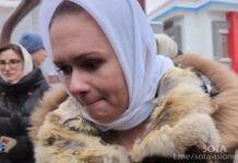 «Кочерыжку вместо мужа!?». Жены мобилизованных против зетницы в штабе Путина в Москве