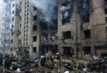 49 человек пострадали в ходе обстрела Киева, сообщает пресс-служба ГСЧС Украины