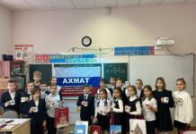 В Подмосковье школьникам вручили кружки от «Ахмата» в знак благодарности за изготовление окопных свечей и маскировочных сетей для военных