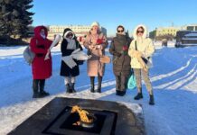 «Гражданские люди должны быть дома!»: акция жен мобилизованных в Петербурге