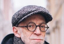 Поэт Лев Рубинштейн попал в ДТП