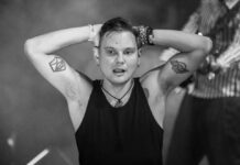 В Пулково задержали солиста группы «Щенки» Максима «Тесли» Моисеева — он планировал ухать из страны