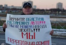 «Не можем никуда уехать! Мы переплачиваем!» Калининградец вышел в пикет с требованием вернуть растаможку авто