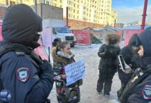 «Эту не трогать! Вы что, не слышали? Эту не трогать!». Участницу движения «Путь домой» Марию Андрееву отпустили после проверки документов