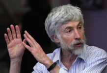 «Я видал в гробу Сталина, Хрущева, Брежнева, Андропова, Черненко, Горбачева, Ельцина. С чего вдруг я буду останавливаться?» — журналист Александр Минкин о своем «иноагентстве»