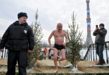 В Москве отметили Крещение Господне. В этом году обошлось без политических лозунгов