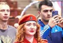 Еще одной женщиной, которая сегодня спорила с женами мобилизованных в штабе Путина, оказалась волонтерка и почитательница Жириновского