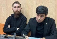 Полицейские, задержавшие Ильяса Байгускарова, переделали протокол в отношении активиста прямо в суде, сообщает наш корреспондент с места событий