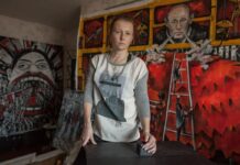 Художница и ее муж, обвиняемые в призывах к терроризму, проведут ночь в изоляторе