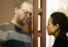 Стороны завершили предоставление доказательств по делу Бориса Романова. Активисту вменяют военные «фейки» за то, что он поздравил питерских депутатов с «окончанием войны»