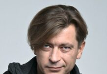 Солист группы «Би-2» Егор Бортник (Лева Би-2) вылетел в Израиль, говорится в Telegram-канале группы