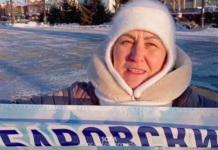 Каждодневные пикеты в Хабаровске не прекращаются: активистки Эльвира Рудакова и Марина Алексеева снова вышли на улицы города с плакатами