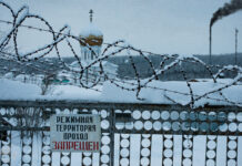 «Хоть за собаку буду голосовать — за Путина не буду!» Репортаж из Харпа, куда этапировали Алексея Навального