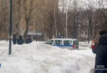 Полиция зачищает украинские памятники в России, куда россияне идут с цветами: 2 года войны в Украине