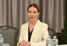 Кандидат в президенты России Ирина Свиридова не смогла собрать нужное число подписей, заявил глава «Демократической партии России» Александр Зорин