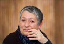 Издательство АСТ перестало выплачивать гонорары писательнице Людмиле Улицкой. Также произведения Улицкой исчезли из «Библиотеки Москвы»