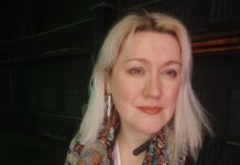 «Не имеет социальных связей с хозяином квартиры» — поэта Вячеслава Малахова хотят оставить за решеткой, отказывая ему в домашнем аресте