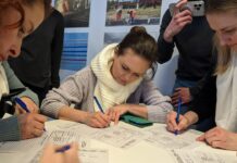 Жены мобилизованных пришли в избирательный штаб Путина, чтобы обратиться к нему с требованием вернуть мобилизованных с фронта