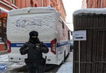 У здания ЦИК в Москве снова автозаки и ОМОН