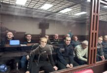 В Южном окружном военном суде в Ростове-на-Дону продолжается процесс над взятыми в плен бойцами запрещенного в России батальона «Айдар». Общаться с прессой обвиняемым запрещено