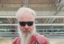 В Красноярске при попытке улететь в Казахстан после обыска задержан художник Василий Слонов