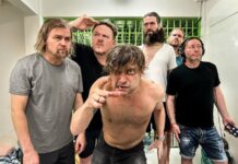 «Просто хотим напомнить, что главной ценностью Би-2 была и остается свобода. Боритесь за нее — при любой погоде!»: группа Би-2 опубликовала видео из тайской тюрьмы