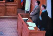 Социолога Бориса Кагарлицкого взяли под стражу в зале суда, куда он пришел на апелляцию по делу о «призывах к терроризму», передает наш корреспондент из Апелляционного военного суда в ЗАТО Власиха