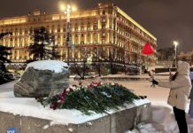 Больше 100 человек задержаны на акциях памяти Алексея Навального