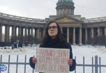 Петербургского активиста Ярослава Смолева отпустили из 28-го отделения полиции, выдав протокол о нарушении «коронавирусных ограничений»