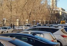 «Навального уже нет, а страх перед ним остается». Полиция сорвала вечер памяти политика в офисе екатеринбургского «Яблока»