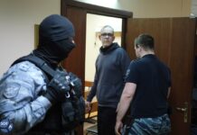 Суд решил не избирать меру пресечения и прекратил дело антивоенного активиста Максима Лыпканя