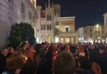 Траурные шествия памяти Алексея Навального проходят по всей Италии