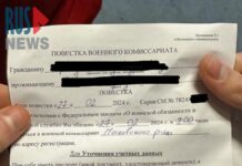 «Сказали, не подпишем, сломают пальцы»: в Петербурге задержанным на акциях памяти Навального вручают повестки в военкомат