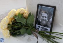 В Салехарде, где предположительно находится тело Навального, появился стихийный мемориал политику