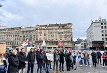 Более сотни россиян и граждан Беларуси собрались во Франкфурте в годовщину начала агрессии против Украины