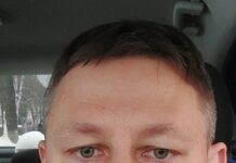 ОВД-Инфо: Сотрудники ФСБ зашли в дом Владислава Мороза. Против него составляют протокол осмотра по статье о финансировании «экстремистской» деятельности