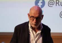 Басманный суд Москвы арестовал счета супруги Бориса Акунина на 6 млн рублей в рамках дела против писателя