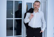 Адвоката Алексея Навального Василия Дубкова отпустили из отдела полиции