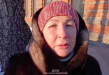 В Хабаровске экс-сотрудница полиции, а теперь активистка Любовь Ковальчук вышла в пикет в поддержку Фургала и активистов, которых преследуют за акции в городе