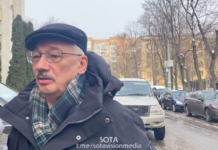 «Я ни в чем не виноват и ни в чем не раскаиваюсь. Но приговор будет обвинительный, а какой — мы увидим» — правозащитник Олег Орлов перед оглашением приговора рассказал о своих прогнозах, а также объяснил, почему решил не защищать себя в суде