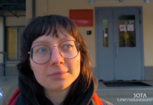 Задержанную у «Стены Скорби» Софию Струкову отпустили из суда без рассмотрения дела об участии в акции «в связи со смертью поддержки Навального»